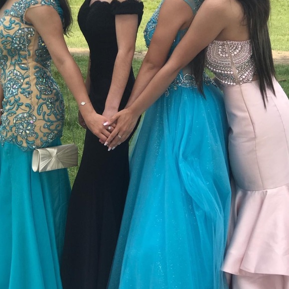 🆕Gorgeous layered pink beaded open back prom gown - Picture 15 of 16